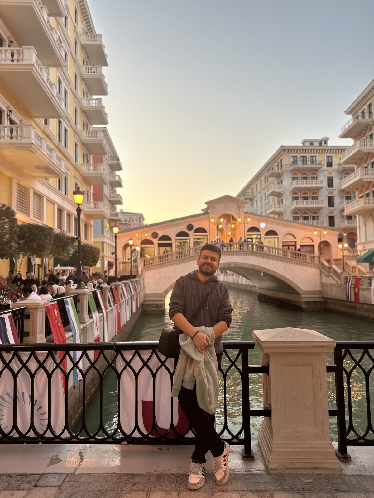 Kanal kıyısında